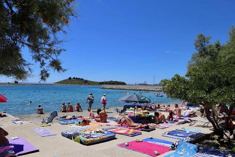 Apartmani Damir Kazija Pakostane Bagian luar foto