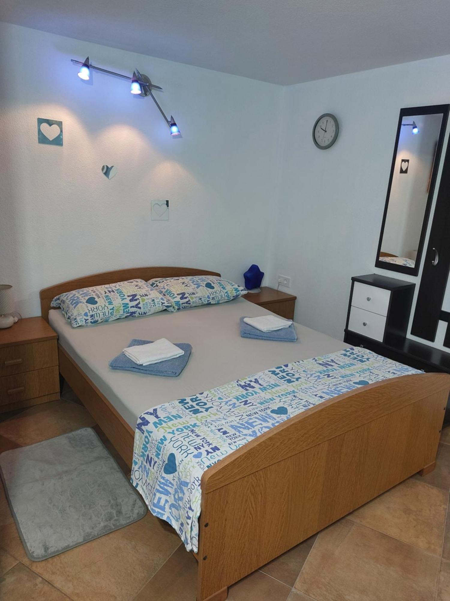 Apartmani Damir Kazija Pakostane Bagian luar foto